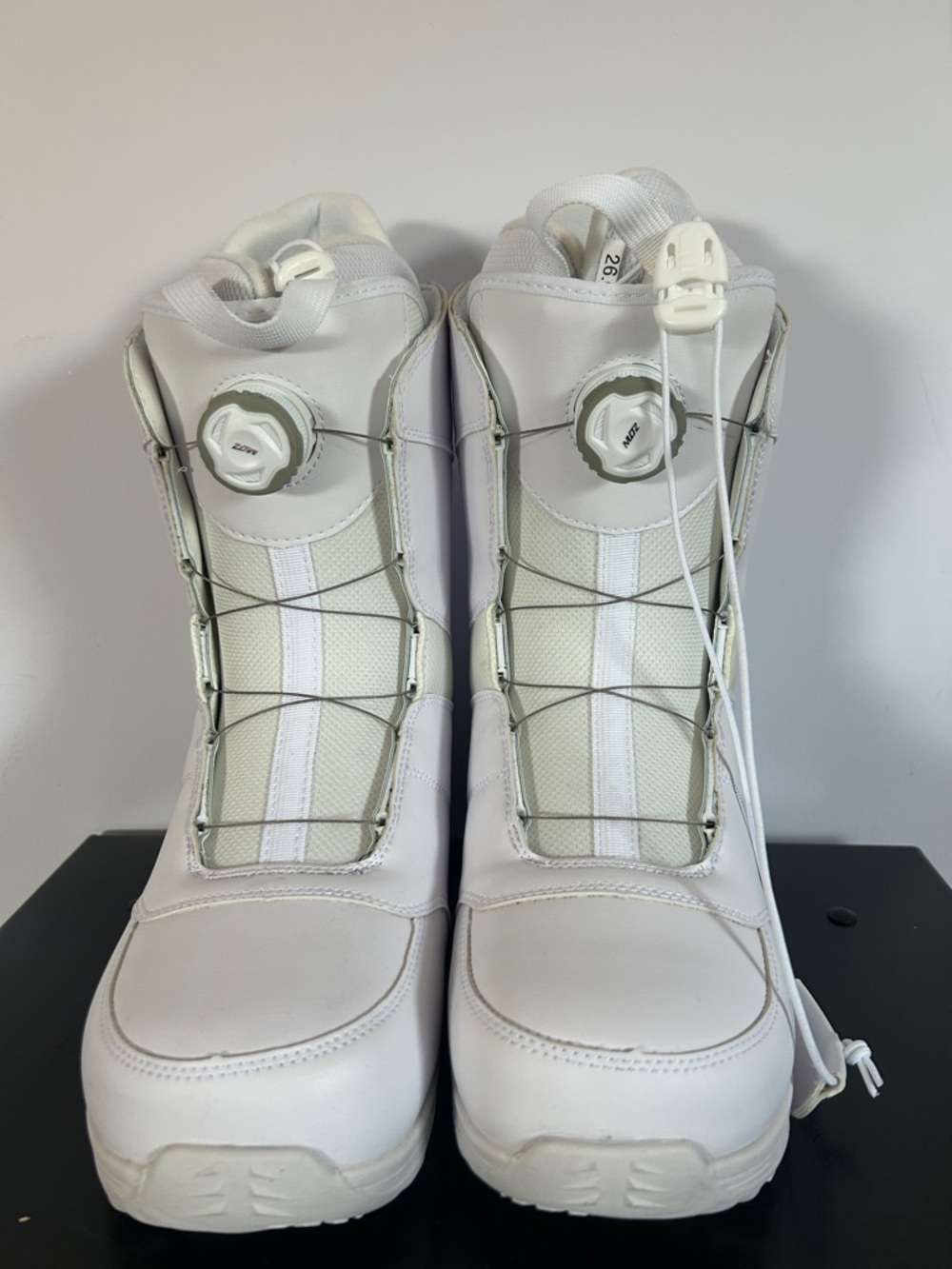 Women’s White Siren Snowboard Boots with BOA-Style Closure
